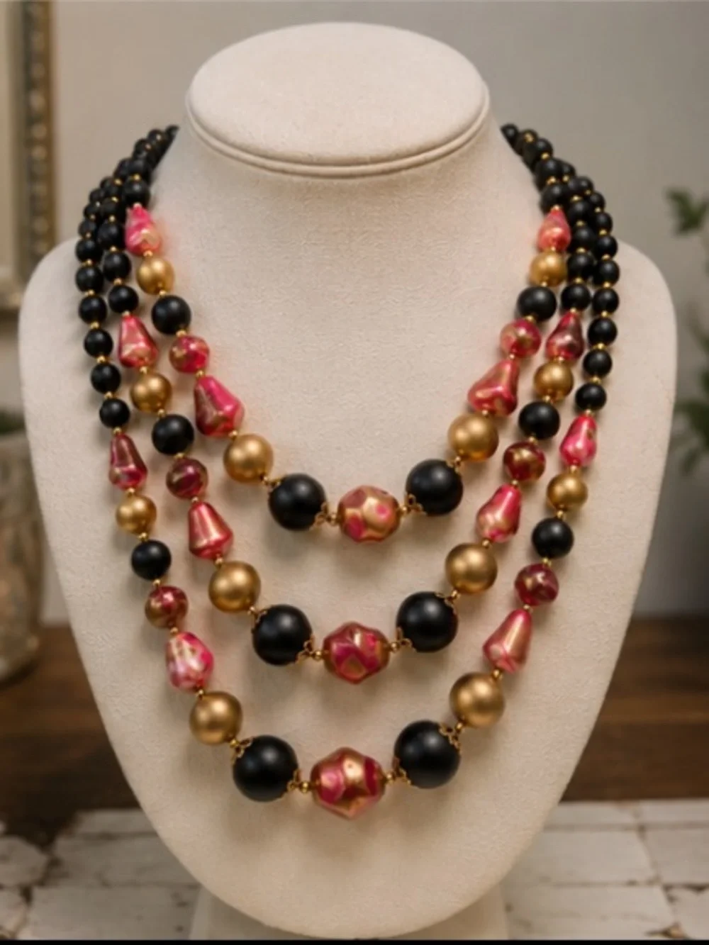 Vtg MCM Hong Kong Triple Strand Lucite Statement Necklace 18” Black Pink Gold